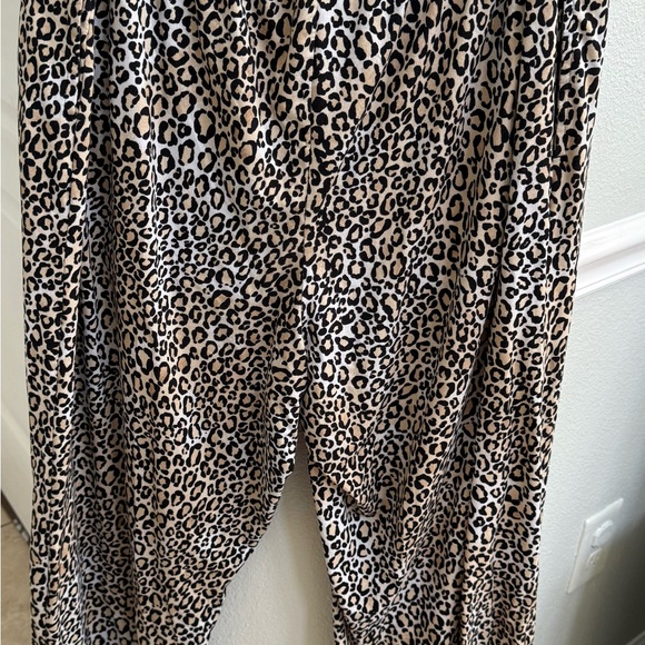 Women's 3X Leopard Print Pajama Set button up short sleeve cropped bottoms EUC - Picture 7 of 12
